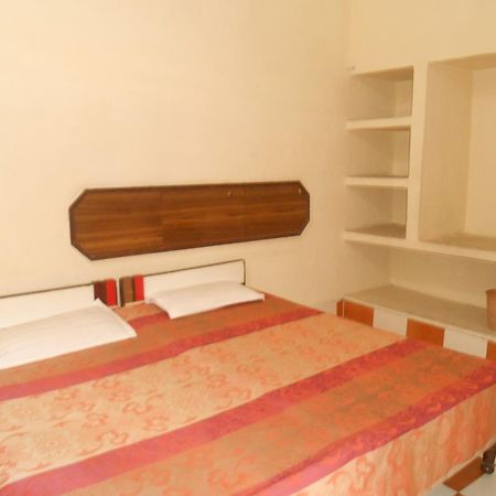 Gaurav Guest House Mathura Exterior foto